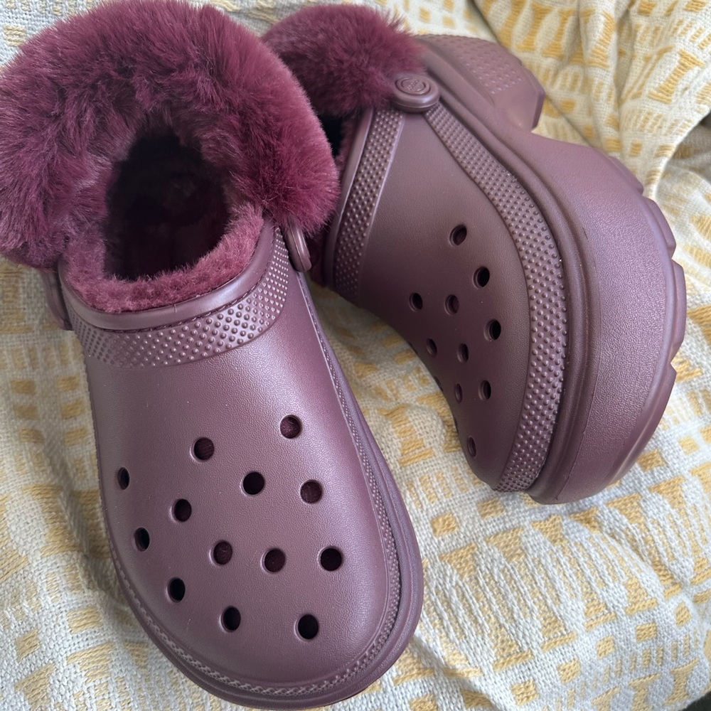 New - CROCS Women’s US 6 Platform Burgundy Maroon Fur Lined